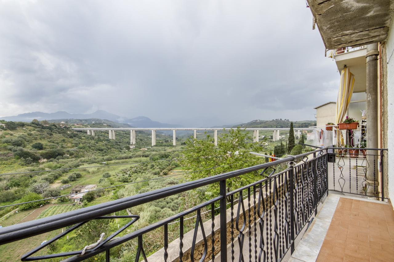 Casa Vacanza Paradise Vicino Cefalu Con Servizio Di Piscina A 3 Chilometri Apartment Campofelice Di Roccella Luaran gambar
