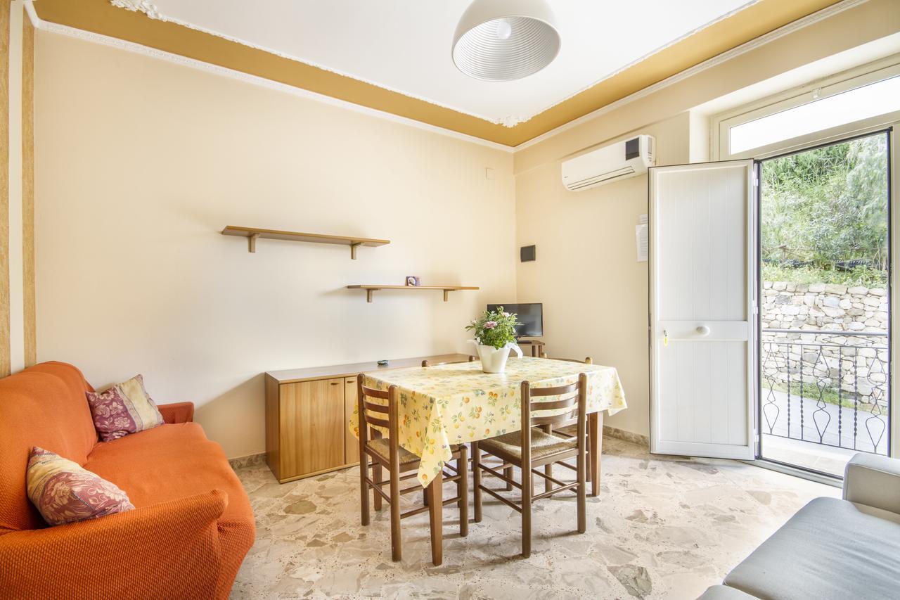 Casa Vacanza Paradise Vicino Cefalu Con Servizio Di Piscina A 3 Chilometri Apartment Campofelice Di Roccella Luaran gambar